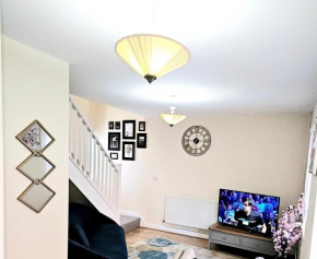 Beautiful Townhouse with Netflix